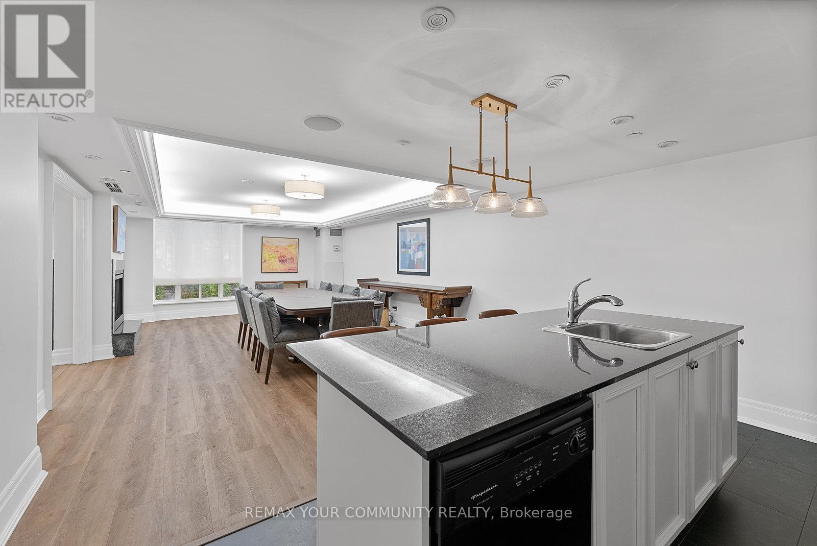 #105 451 ROSEWELL AVENUE S - 37