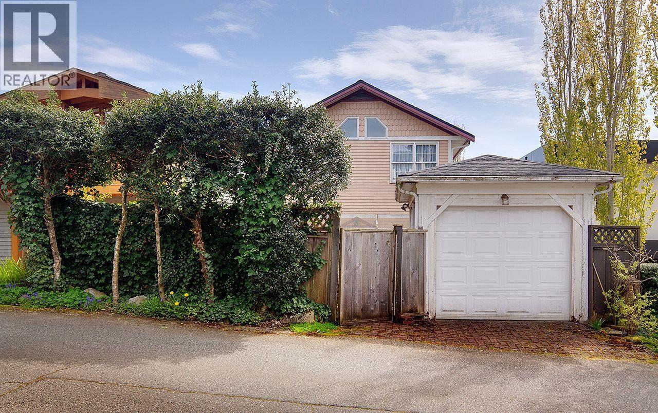 1183 DUCHESS AVENUE, West Vancouver