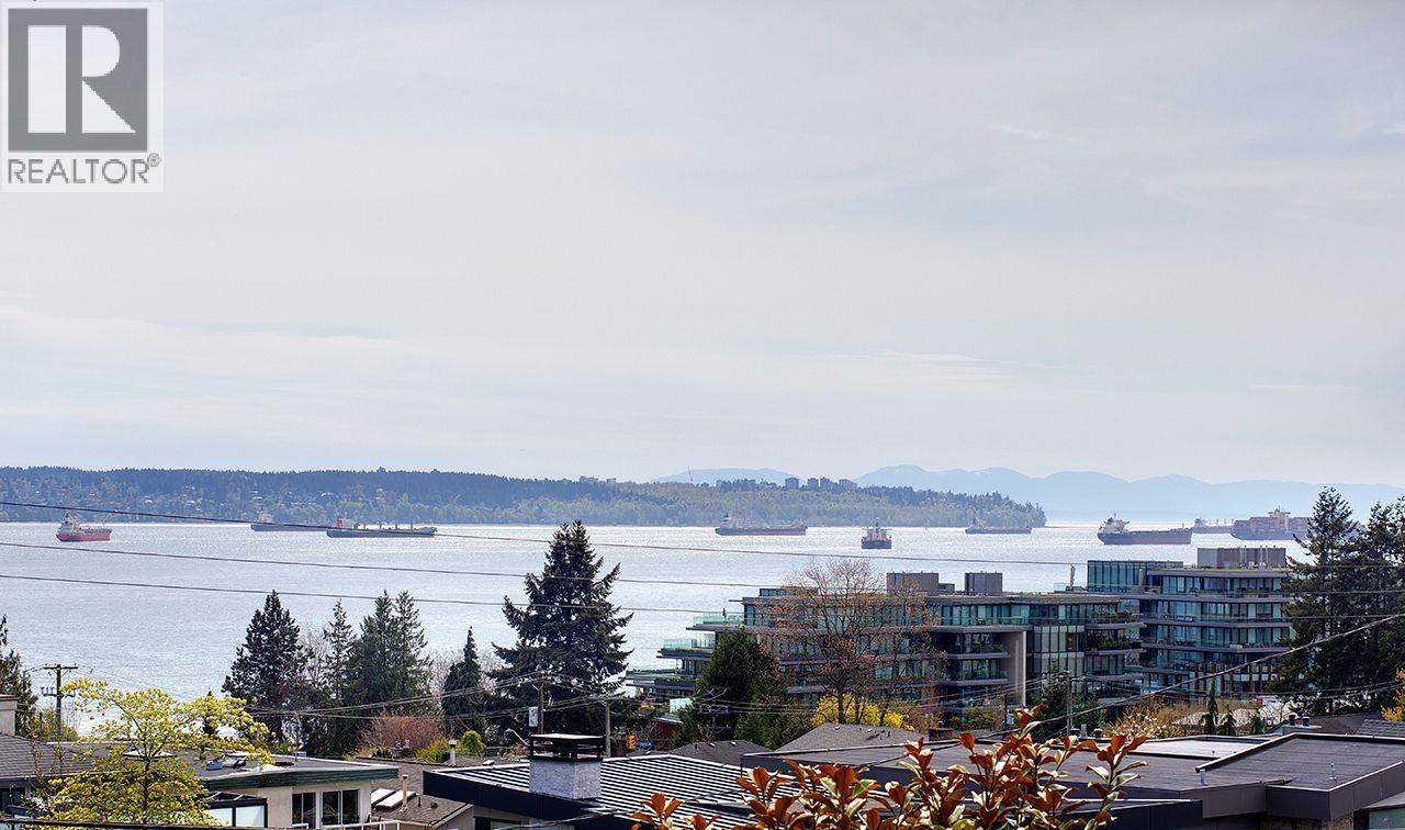 1183 DUCHESS AVENUE, West Vancouver