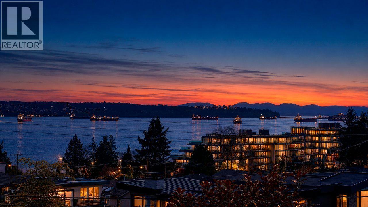 1183 DUCHESS AVENUE, West Vancouver