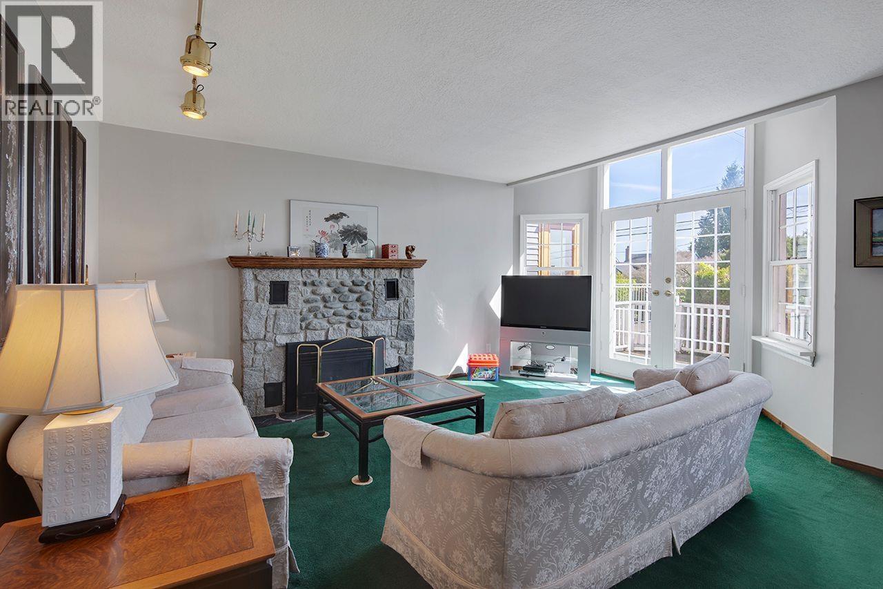 1183 DUCHESS AVENUE, West Vancouver