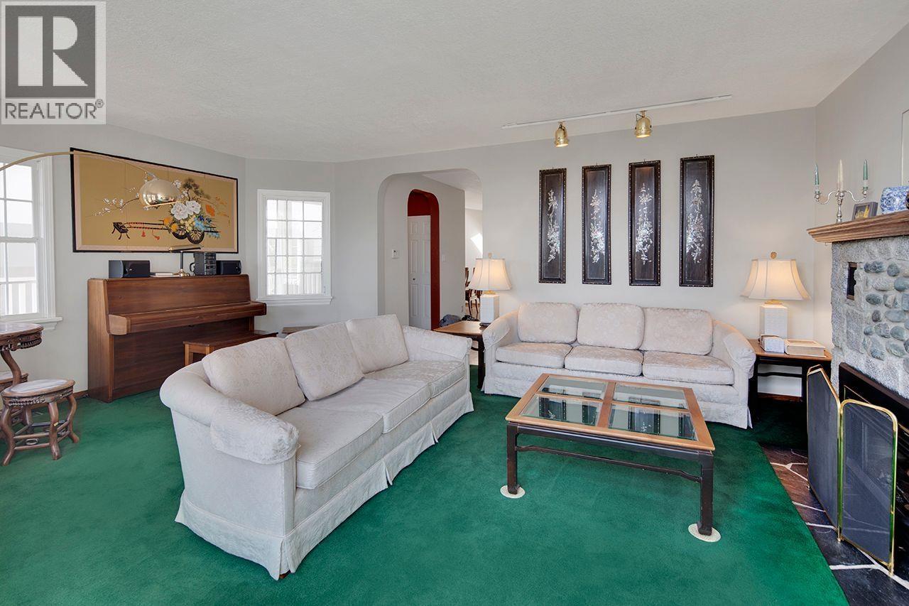 1183 DUCHESS AVENUE, West Vancouver