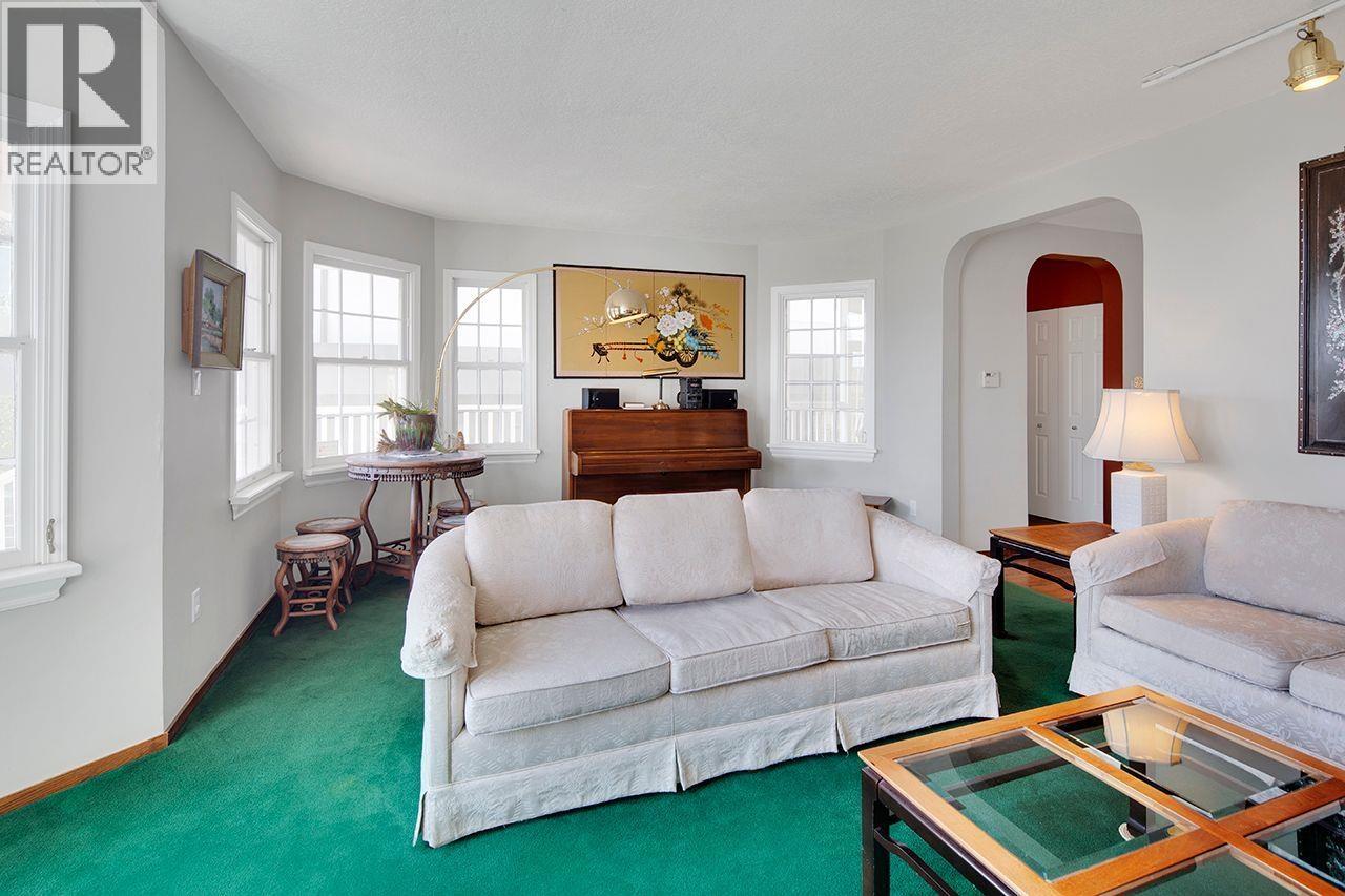 1183 DUCHESS AVENUE, West Vancouver