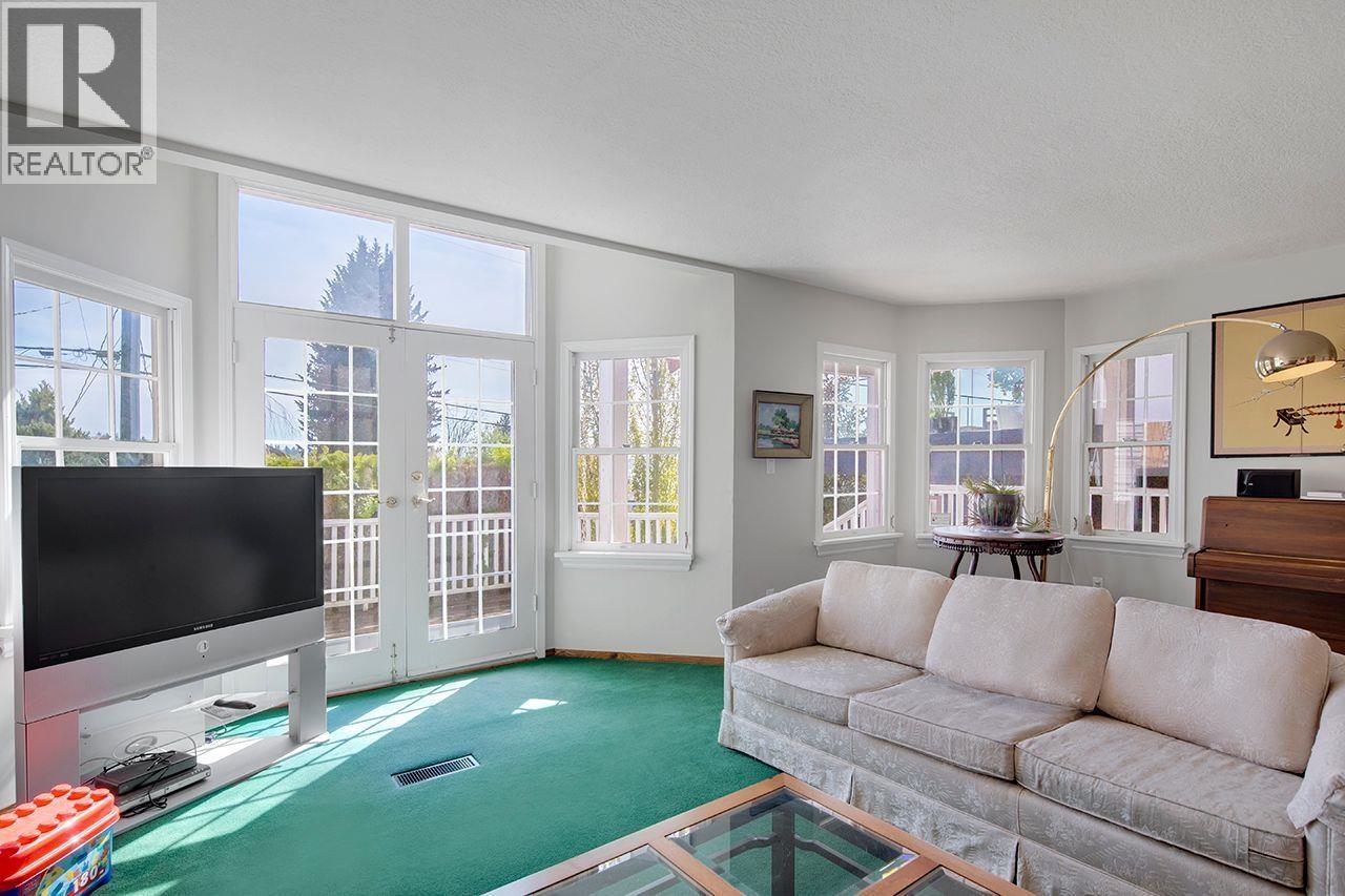 1183 DUCHESS AVENUE, West Vancouver