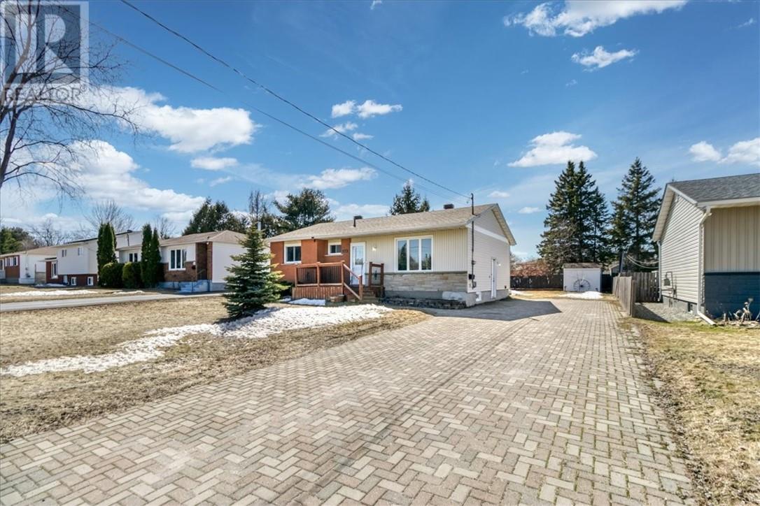 1305 Rose Marie Avenue, Sudbury, Ontario, P3A4E4 — Photo 2