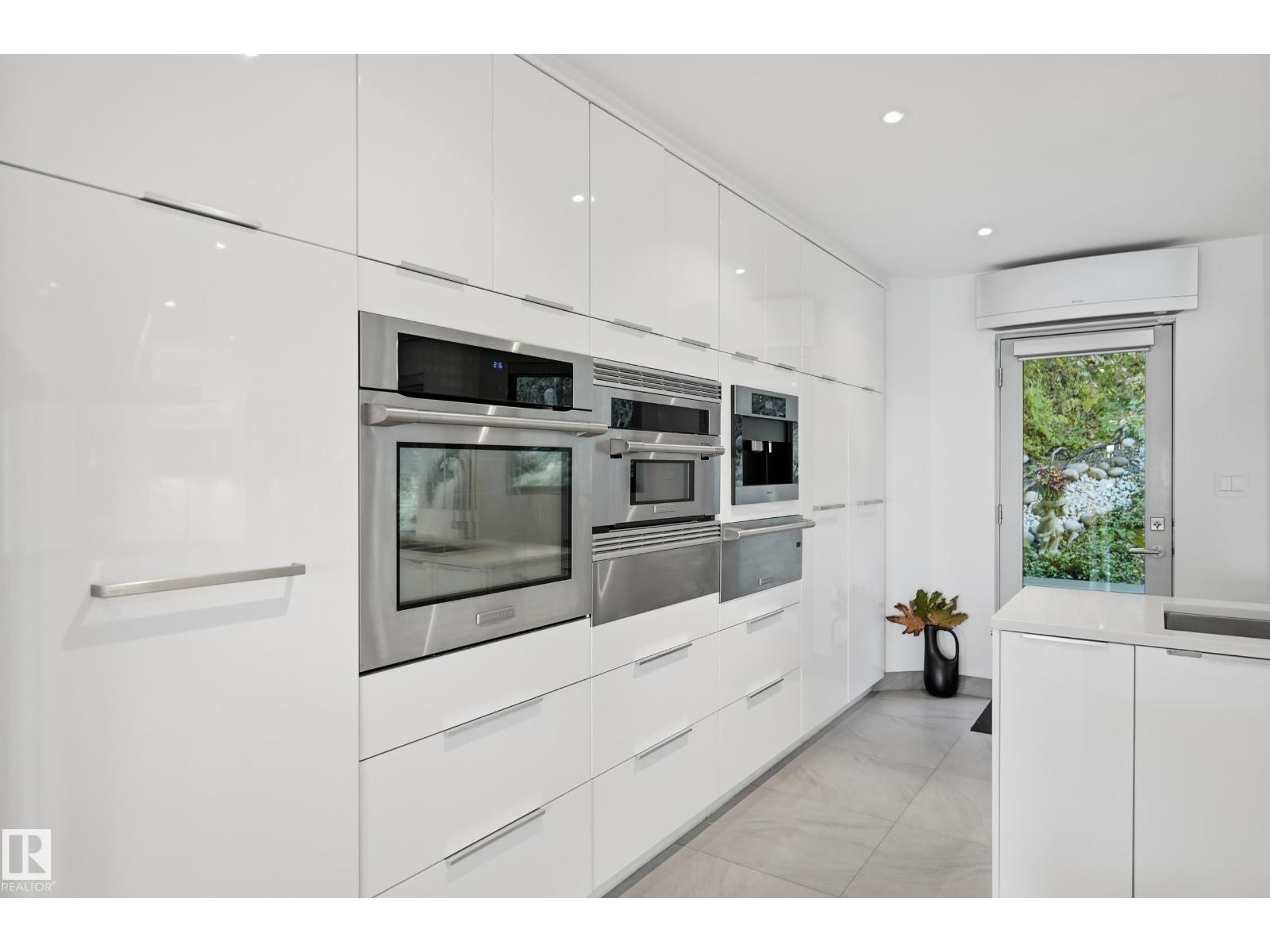 10065 90 AV NW, Edmonton