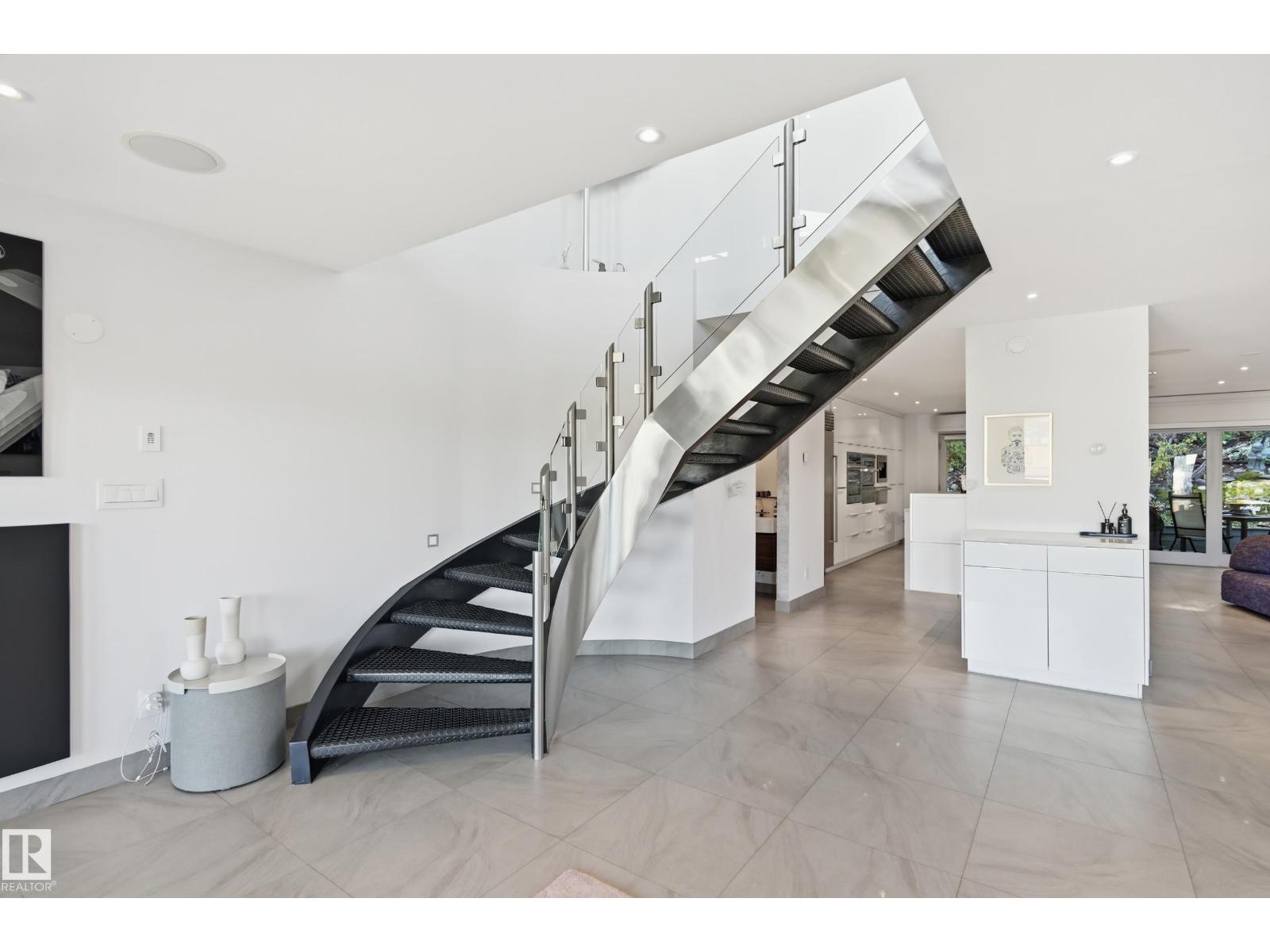 10065 90 AV NW, Edmonton