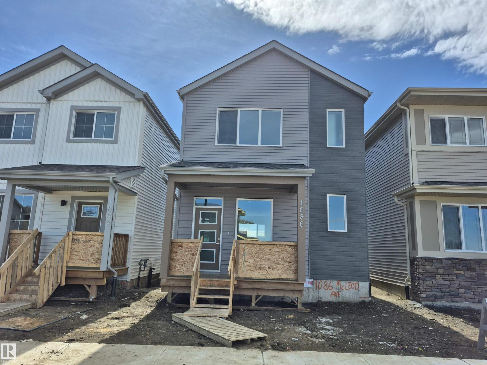 1086 MCLEOD AV - 1