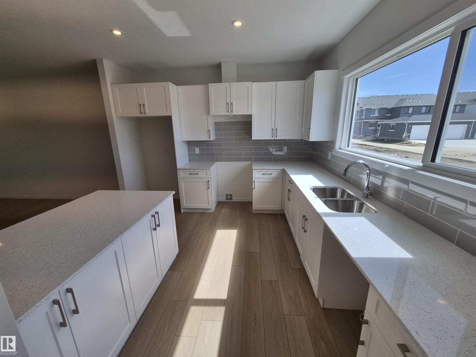 1086 MCLEOD AV, Spruce Grove