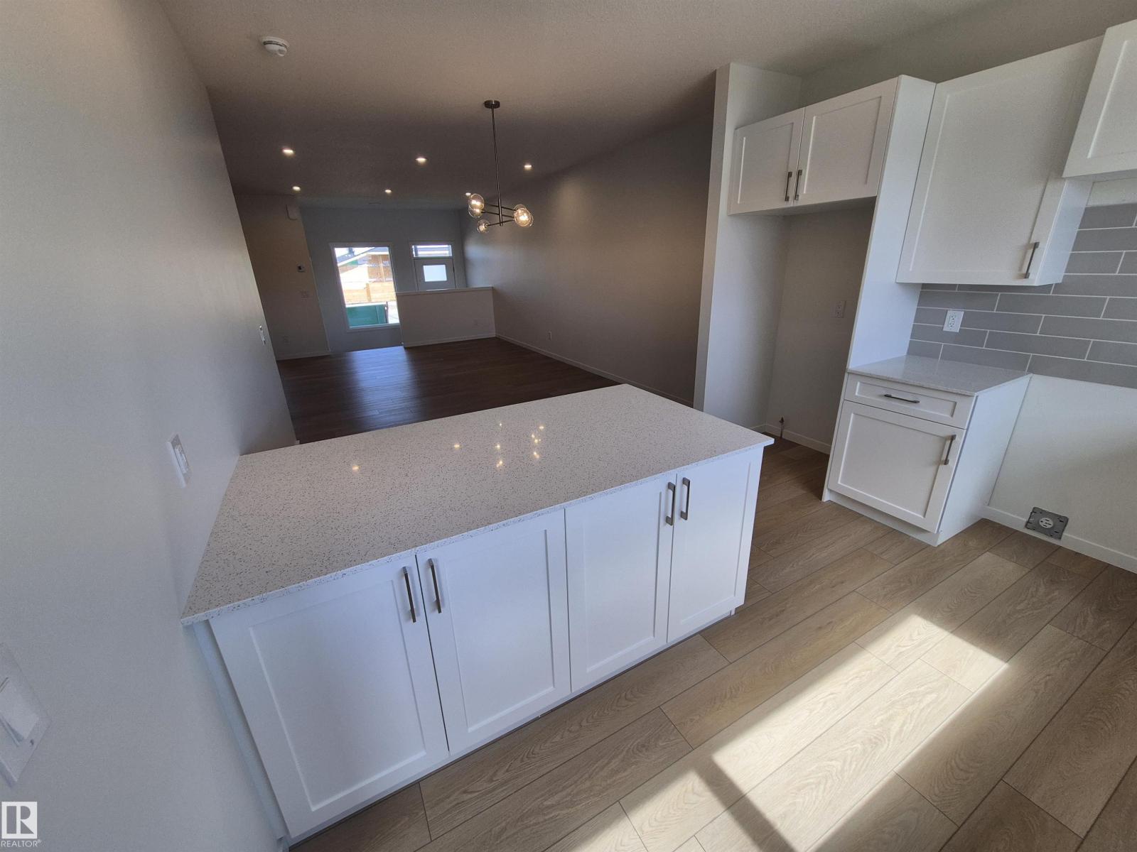 1086 MCLEOD AV, Spruce Grove