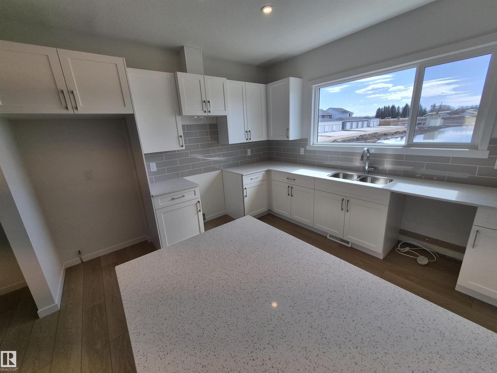 1086 MCLEOD AV, Spruce Grove