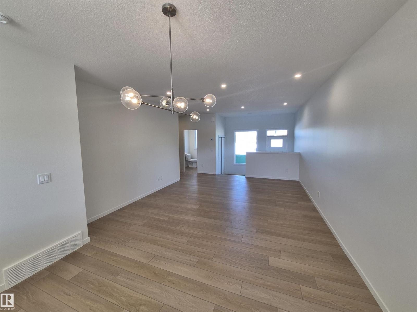 1086 MCLEOD AV - 2