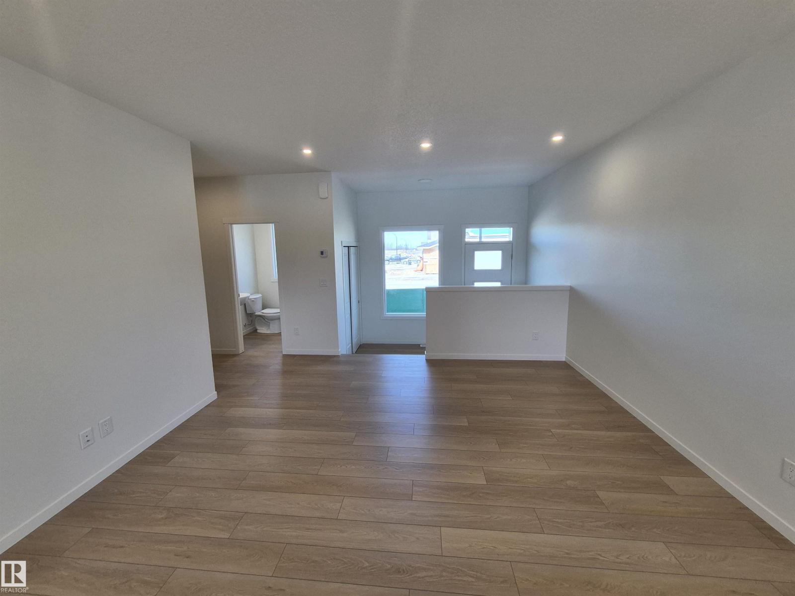 1086 MCLEOD AV, Spruce Grove