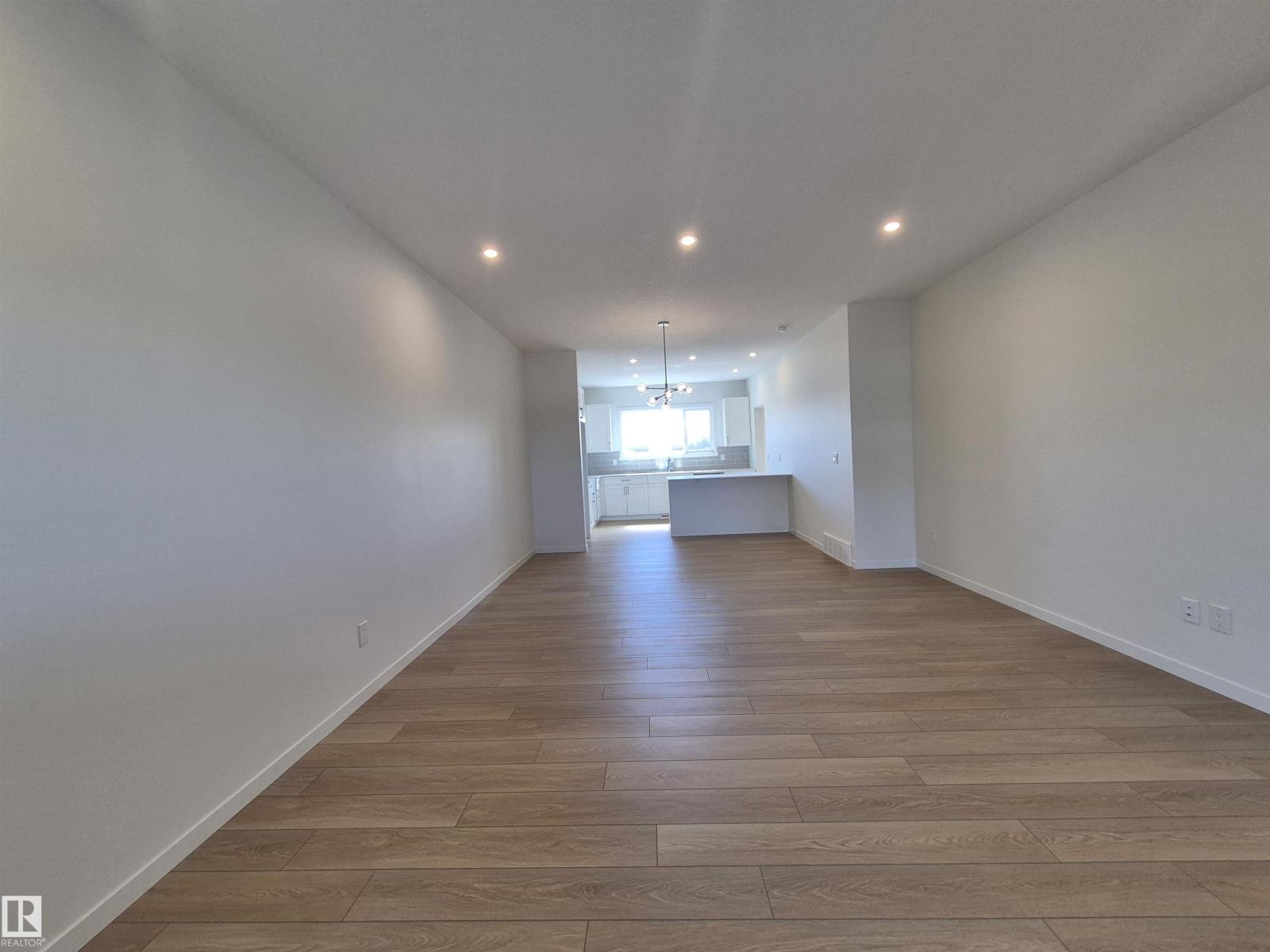 1086 MCLEOD AV, Spruce Grove