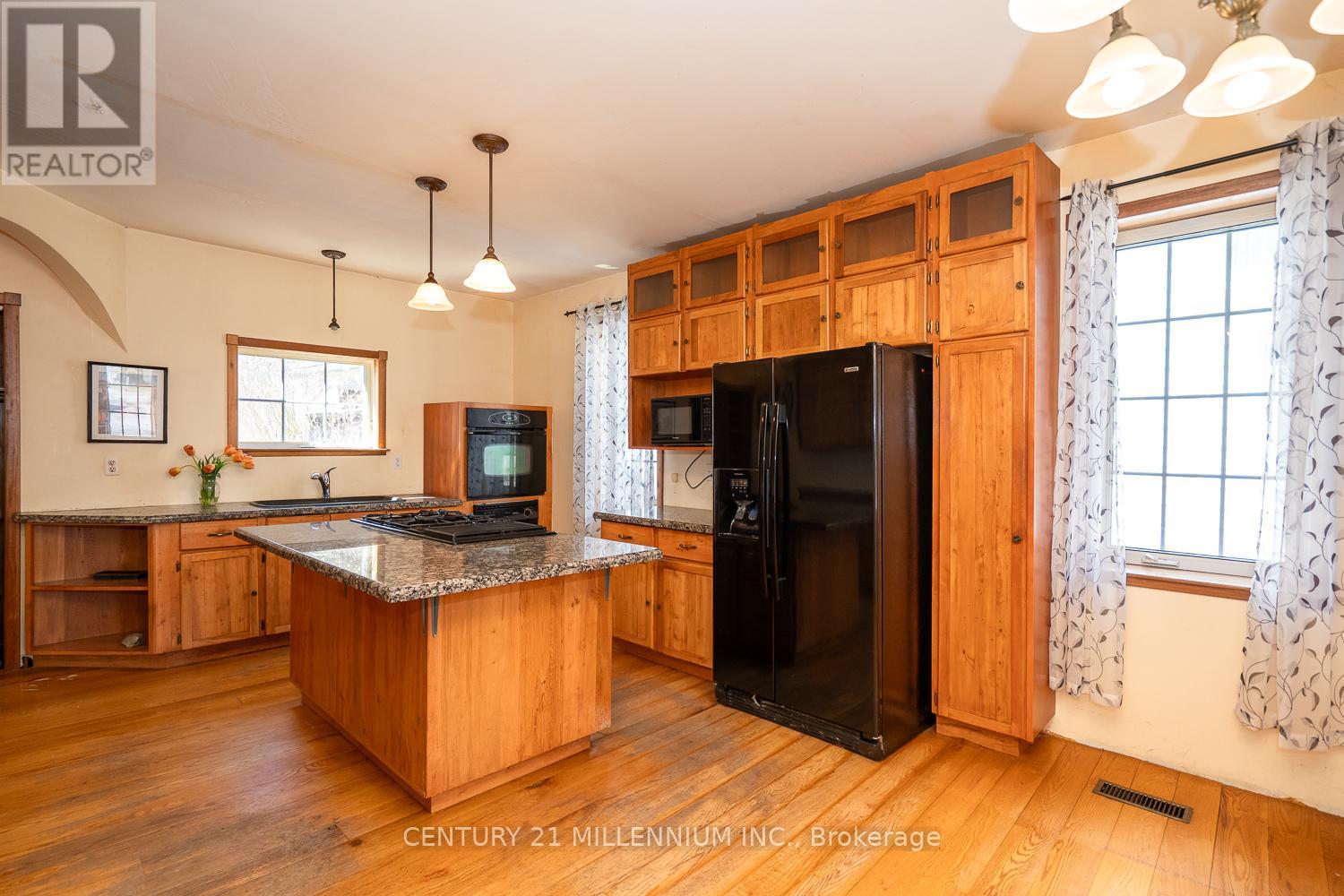 18 CROZIER STREET — photo 2