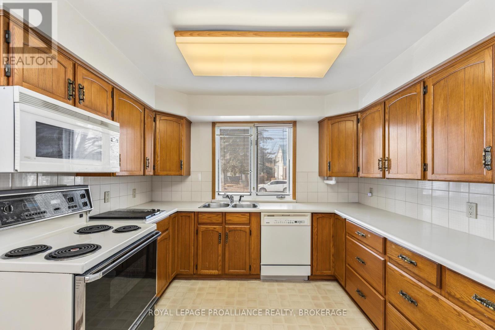 69 SCOTT STREET, Kingston (Central City East), Ontario, K7L1L6 — Photo 16