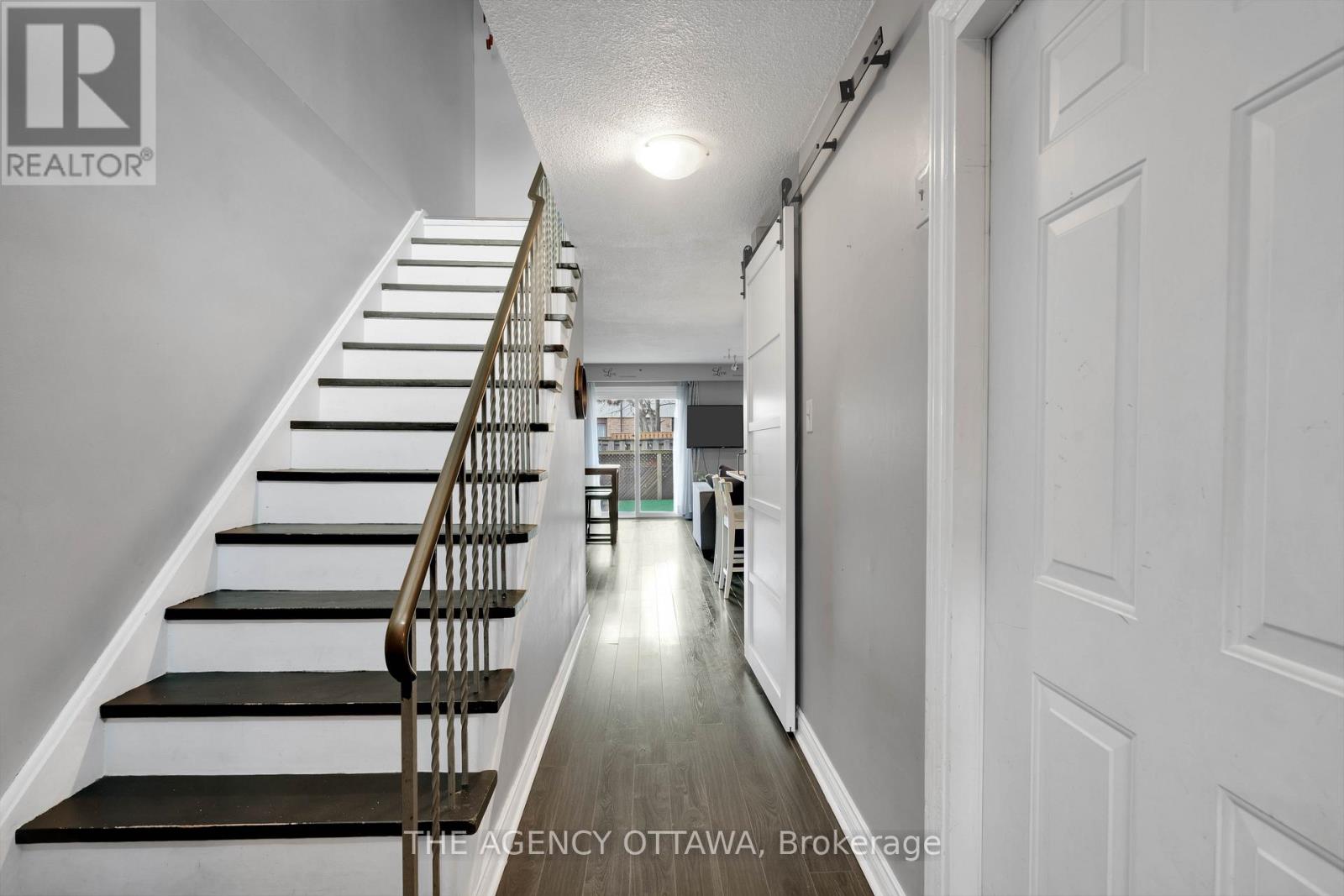 10 COLLINS CRESCENT — photo 10