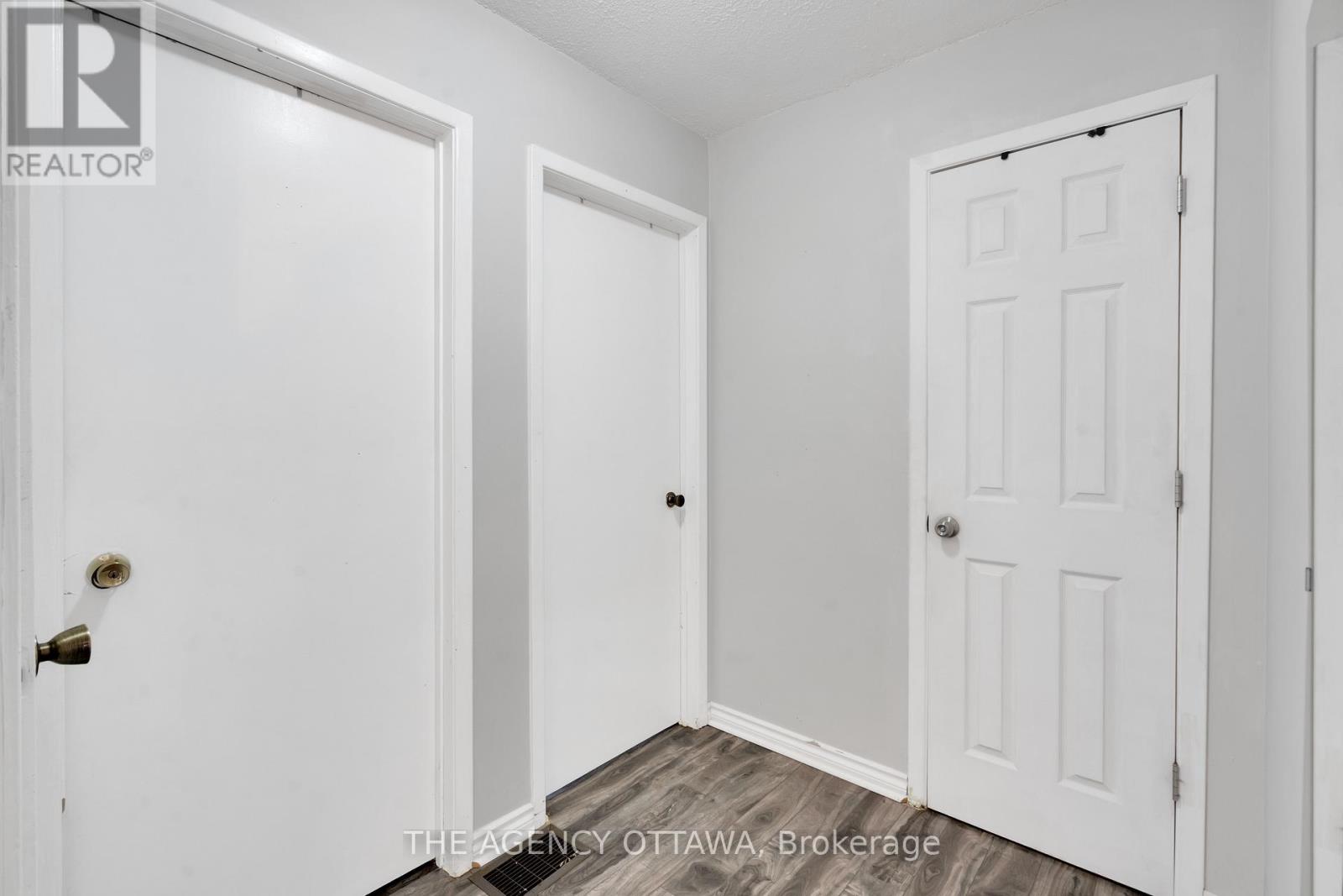 10 COLLINS CRESCENT — photo 16