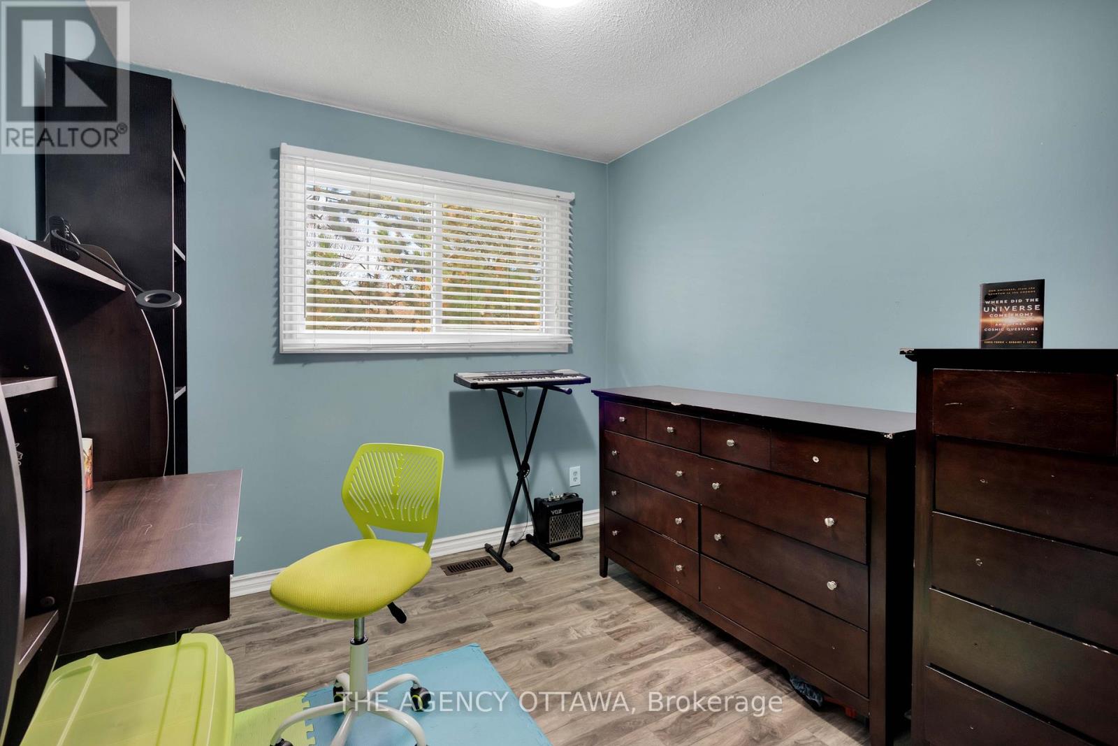 10 COLLINS CRESCENT — photo 17