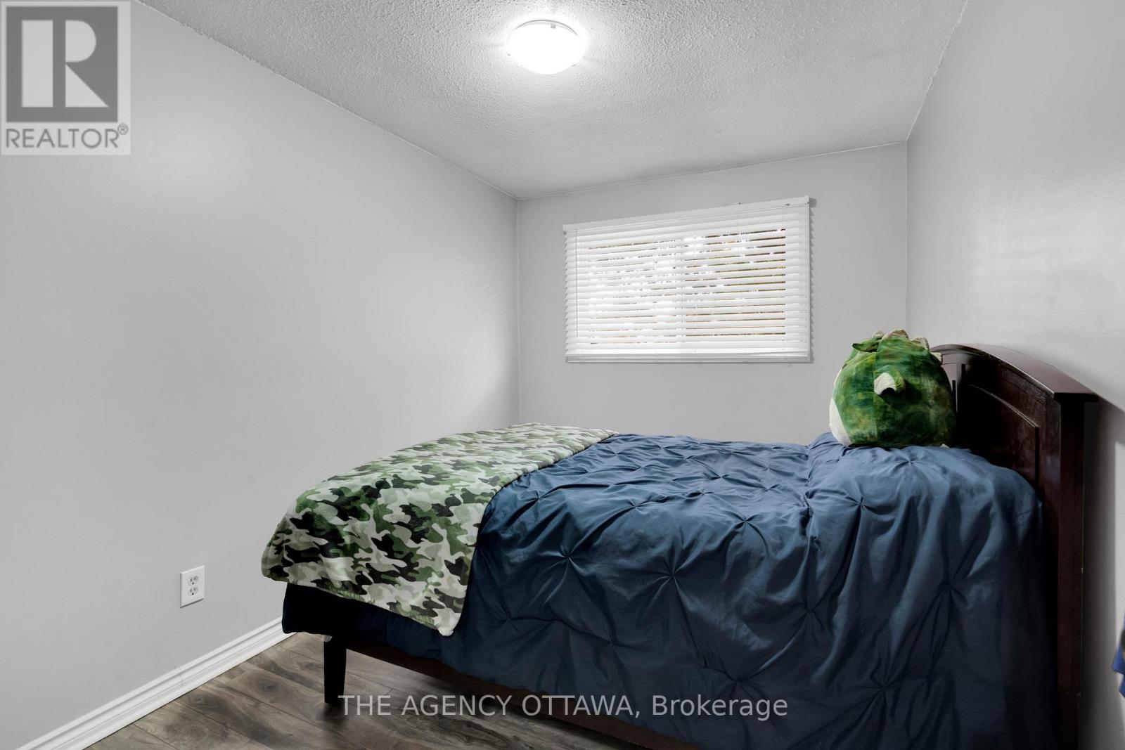 10 COLLINS CRESCENT — photo 18