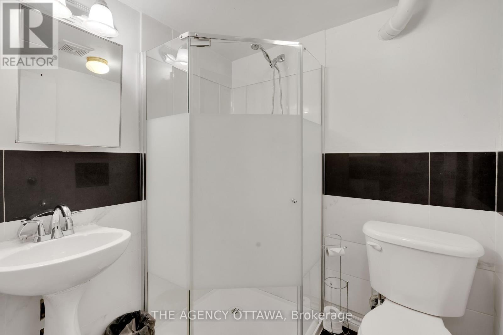 10 COLLINS CRESCENT — photo 23