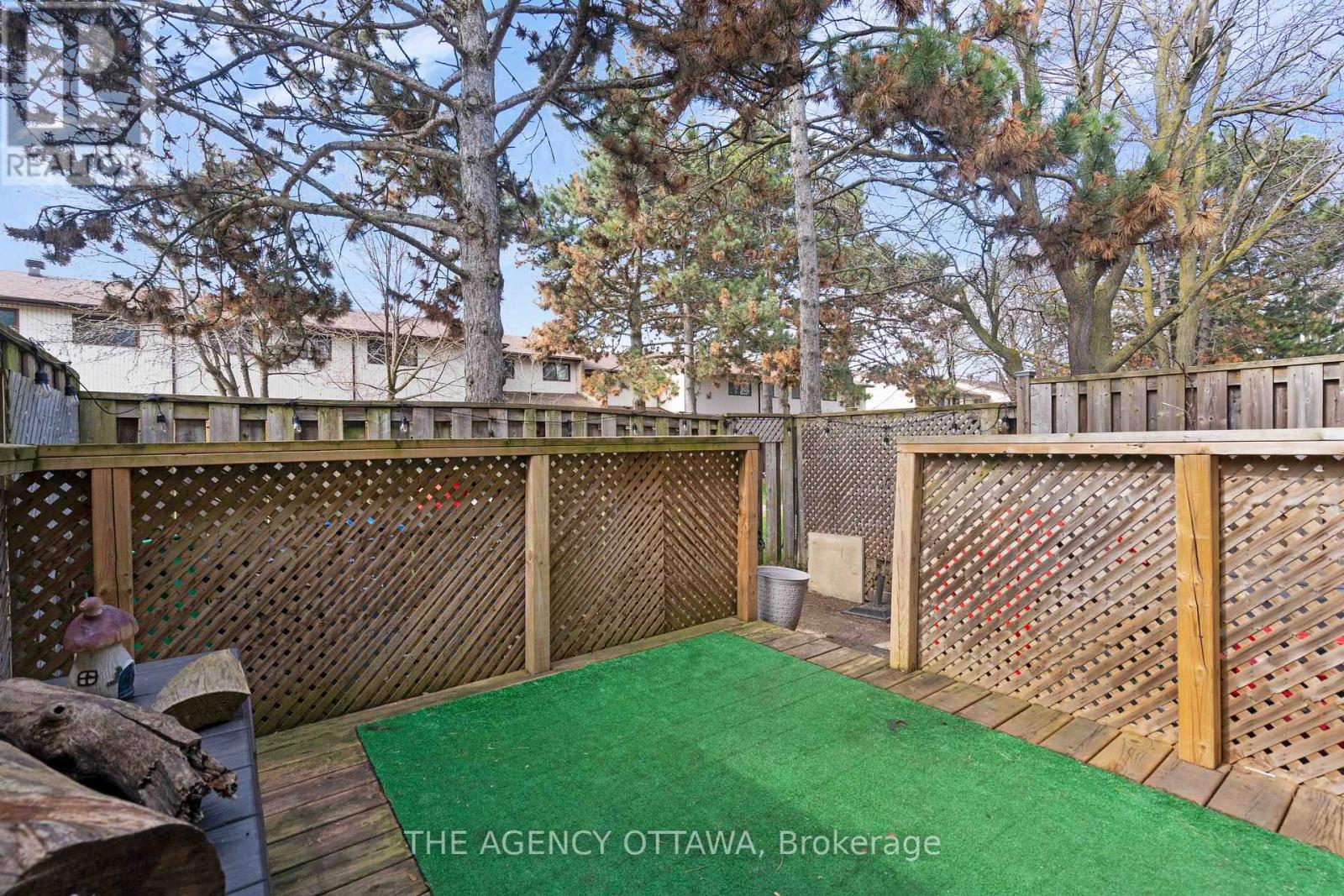 10 COLLINS CRESCENT — photo 25