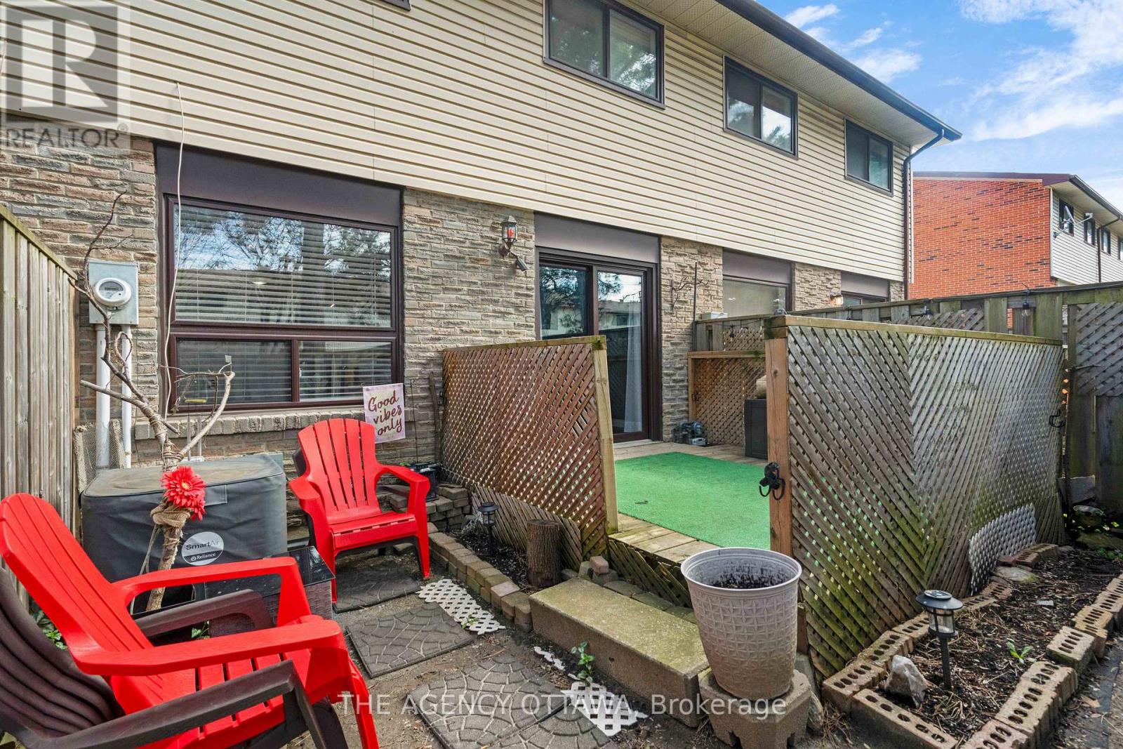 10 COLLINS CRESCENT — photo 26