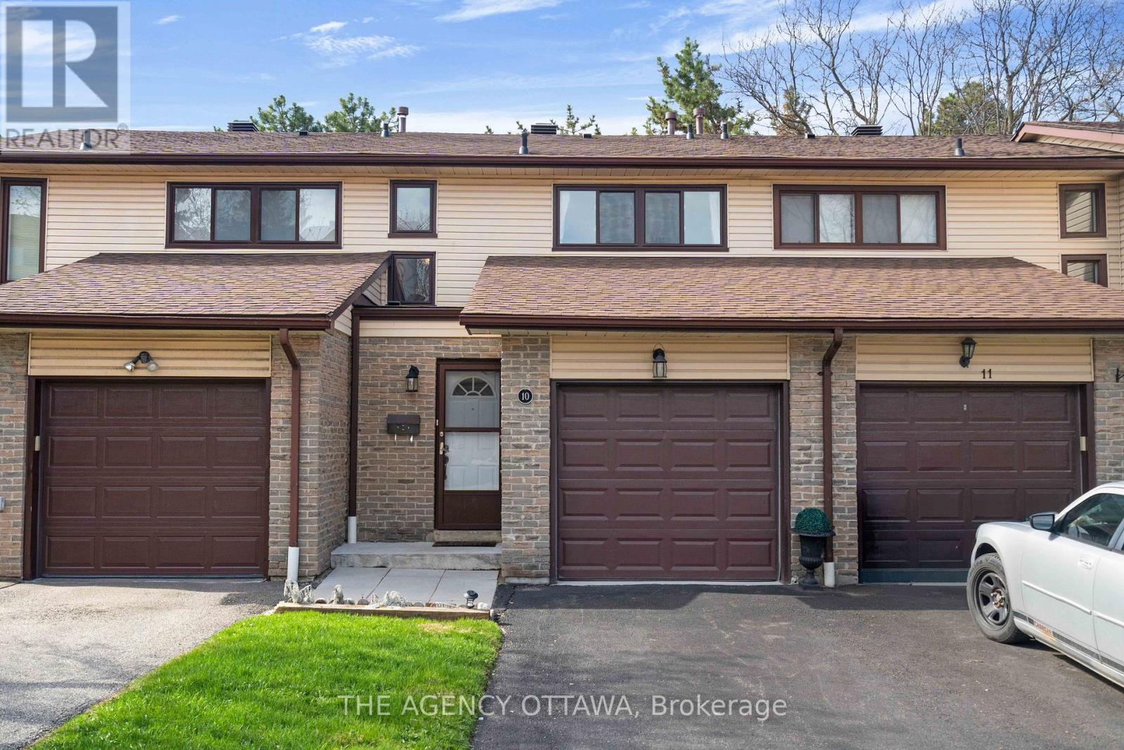 10 COLLINS CRESCENT — photo 30