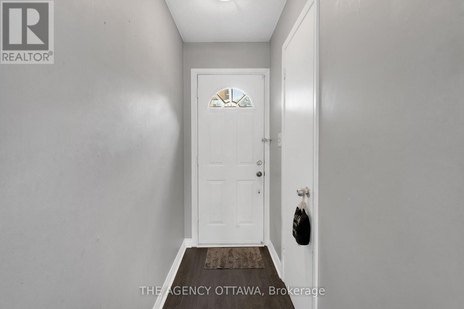 10 COLLINS CRESCENT — photo 9