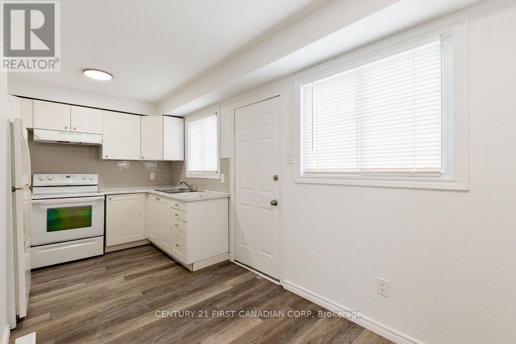 #27 45 GATEWOOD PLACE - 17