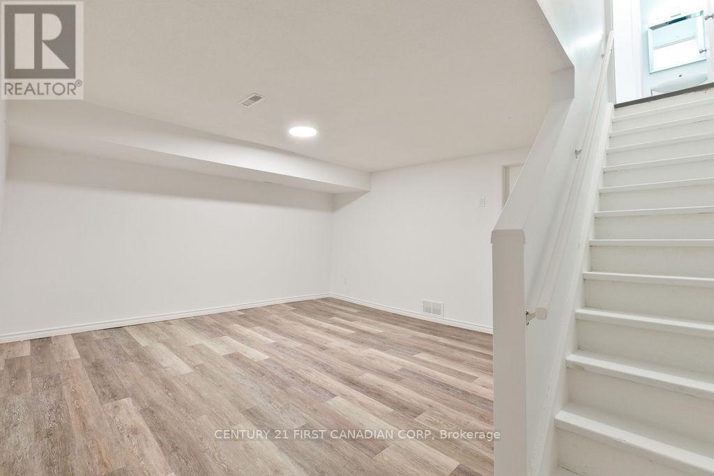 #27 45 GATEWOOD PLACE - 28