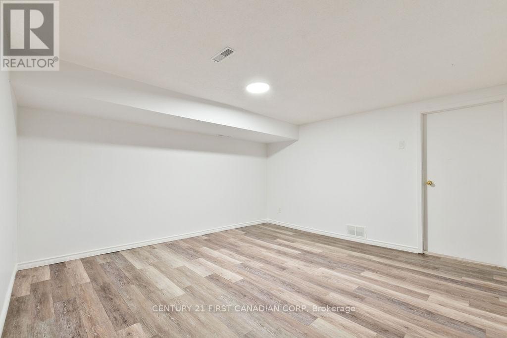 #27 45 GATEWOOD PLACE - 29