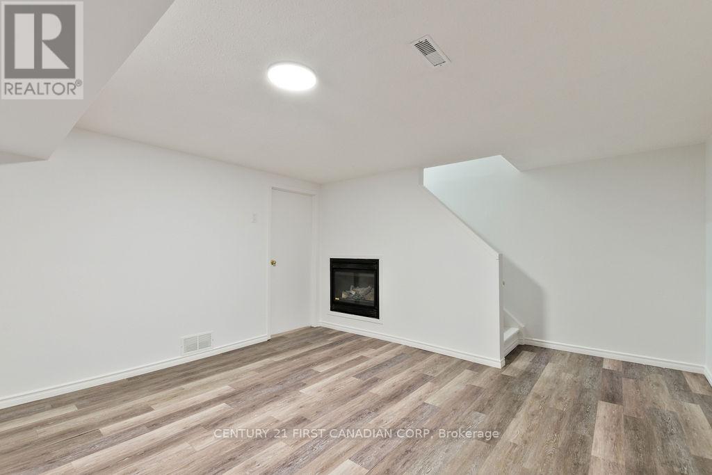#27 45 GATEWOOD PLACE - 30