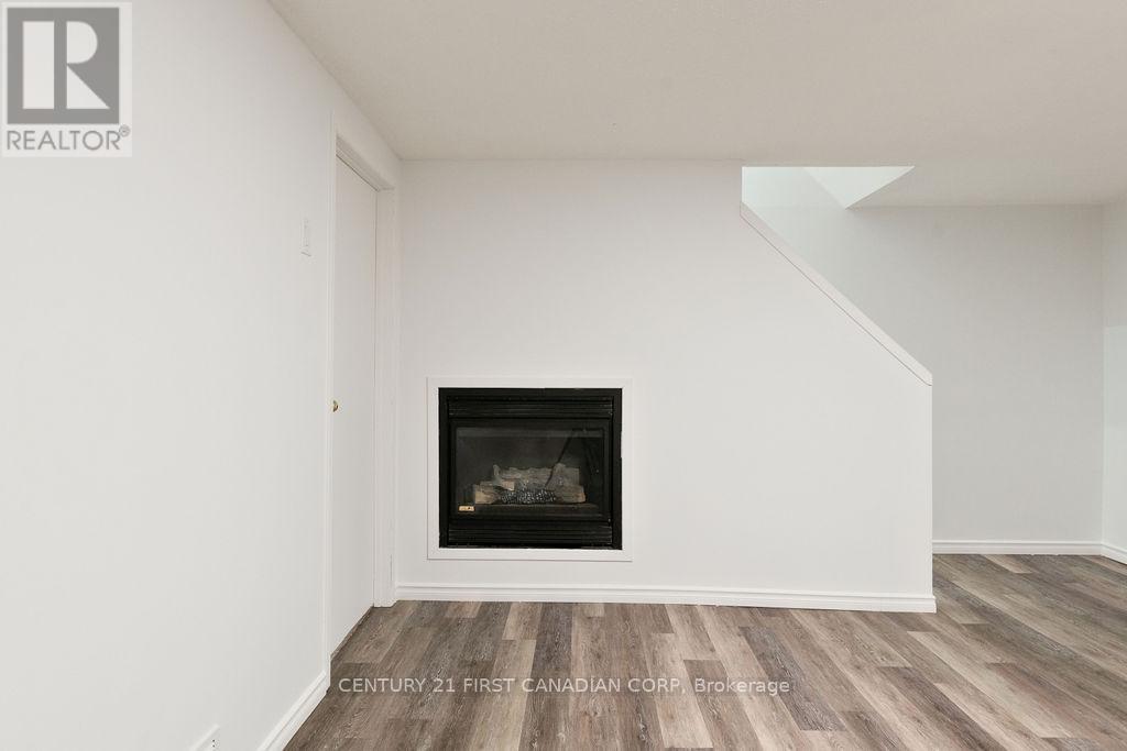 #27 45 GATEWOOD PLACE - 31