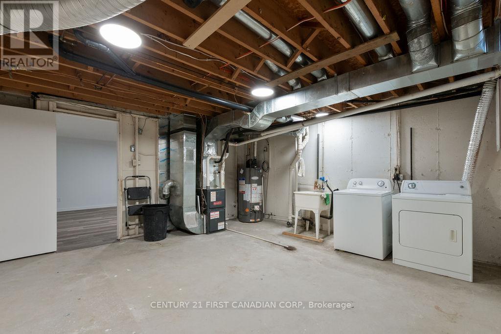 #27 45 GATEWOOD PLACE - 33