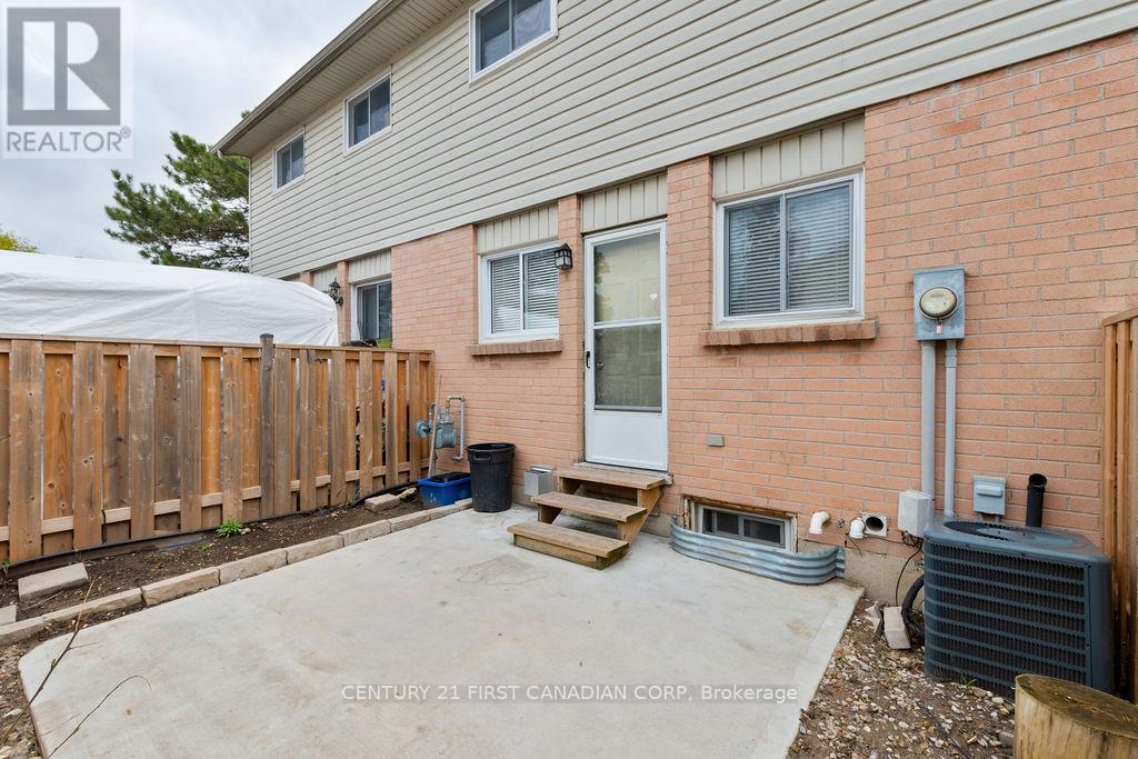 #27 45 GATEWOOD PLACE - 34
