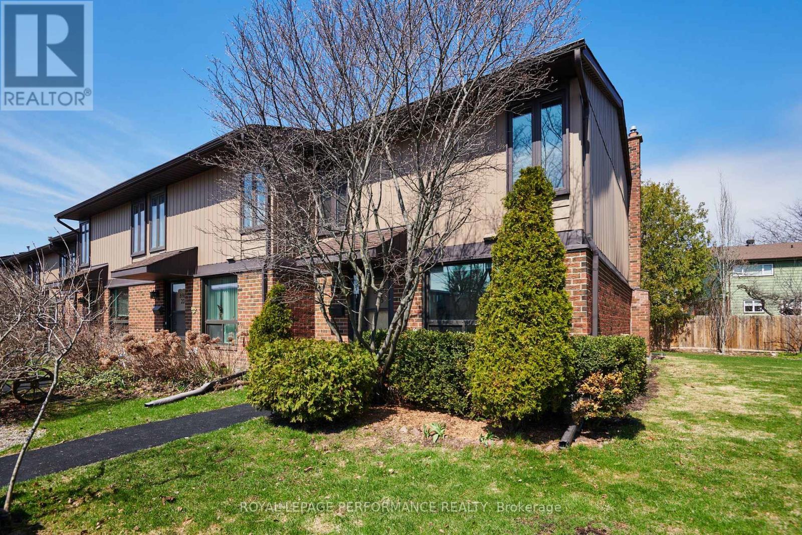 Updated End unit 3 bd, 1.5 bath condo townhome