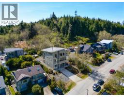 603 Pfeiffer Cres, Tofino, BC V0R2Z0 Photo 8
