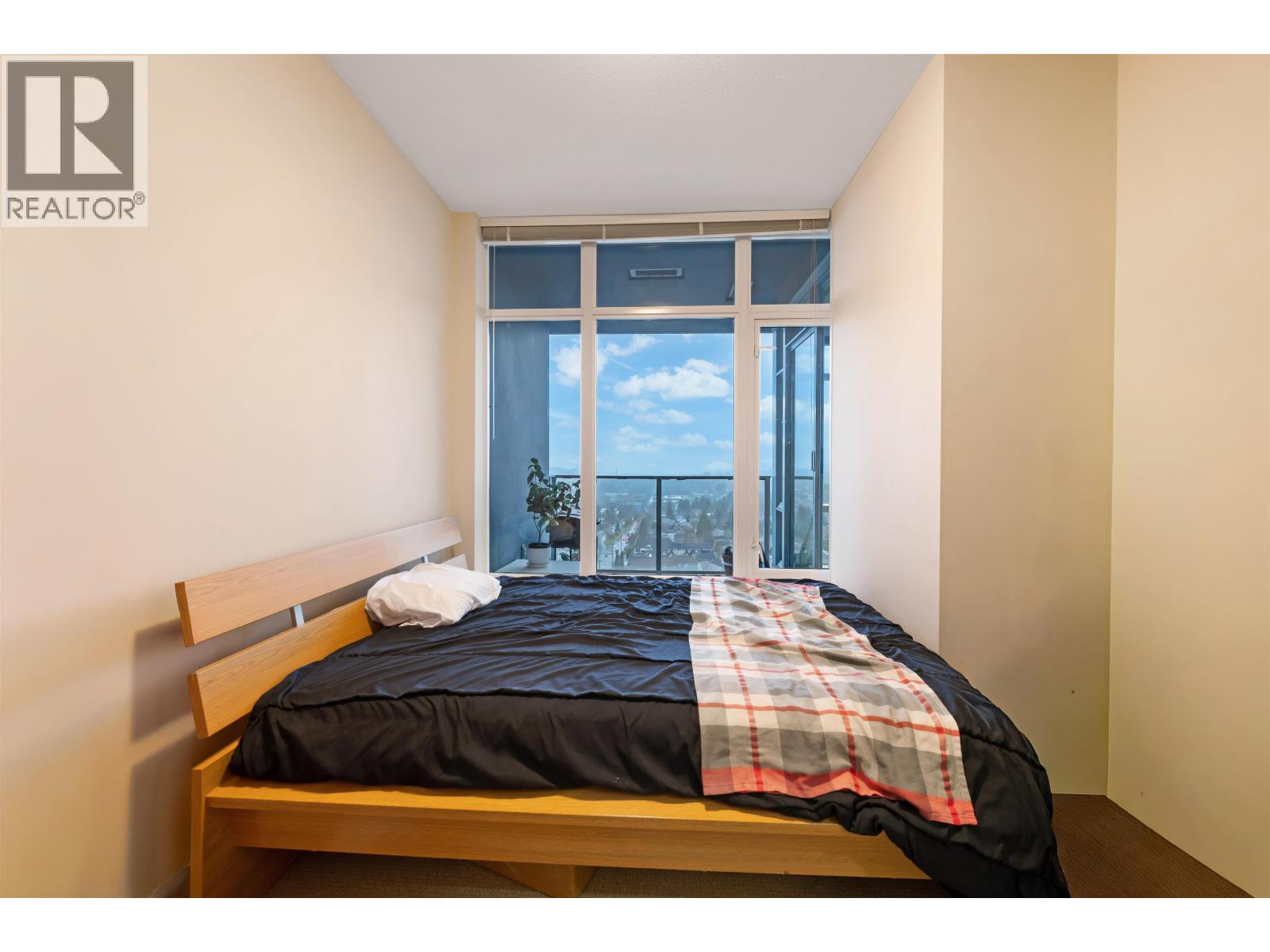 1304 1320 CHESTERFIELD AVENUE, North Vancouver