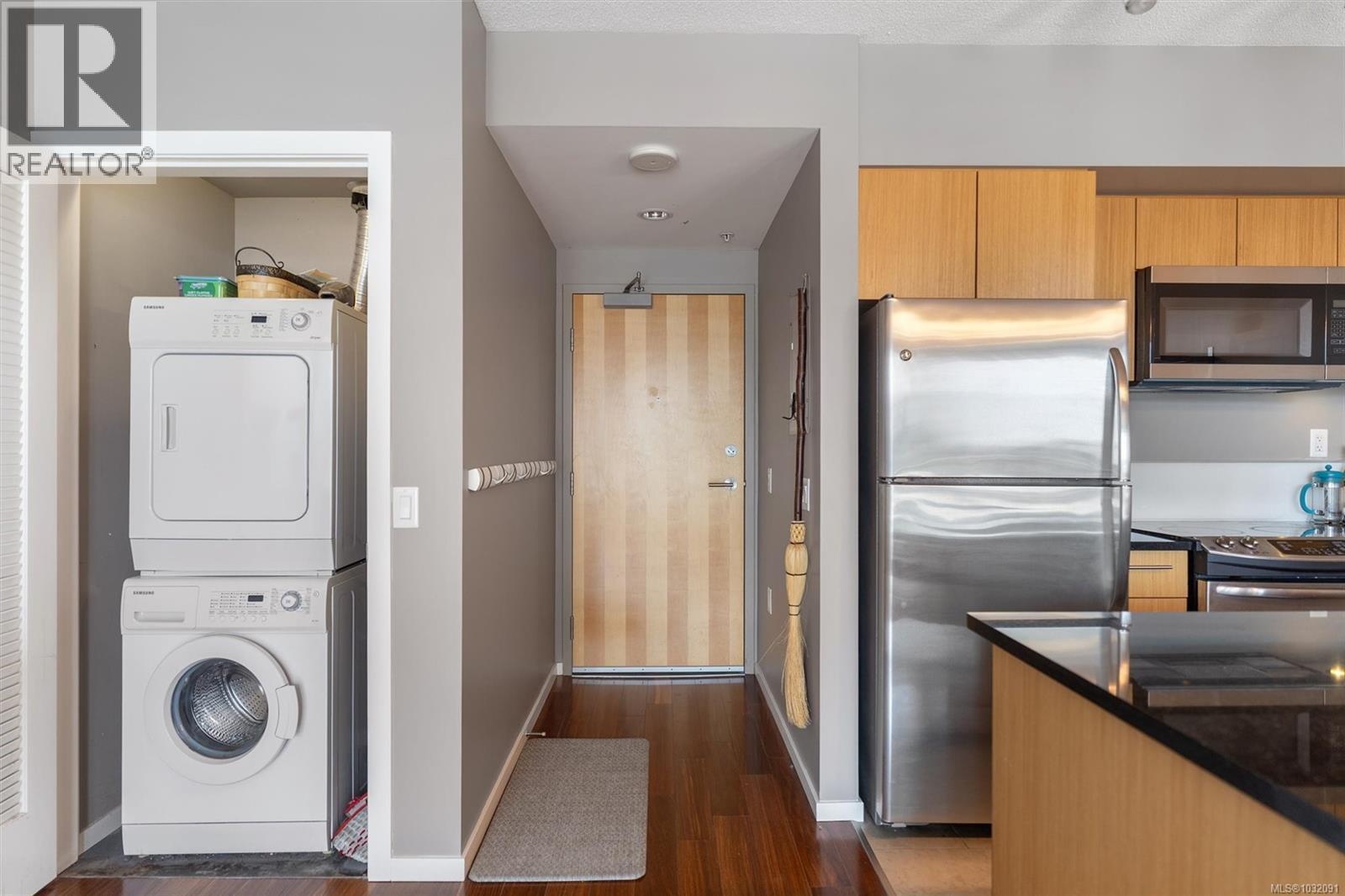 1101 834 Johnson Street, Victoria