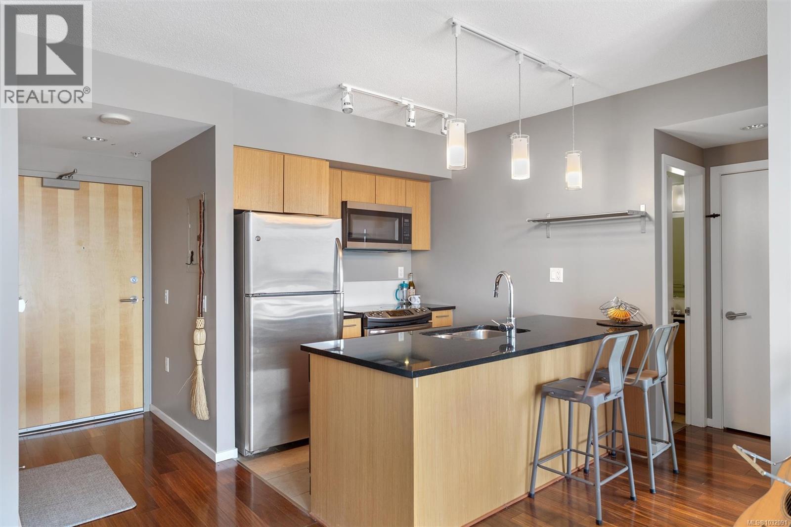 1101 834 Johnson Street, Victoria