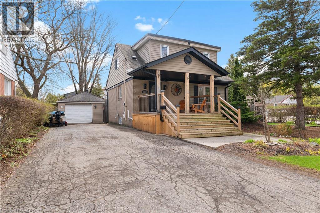 1367 ST MARYS Crescent - 1