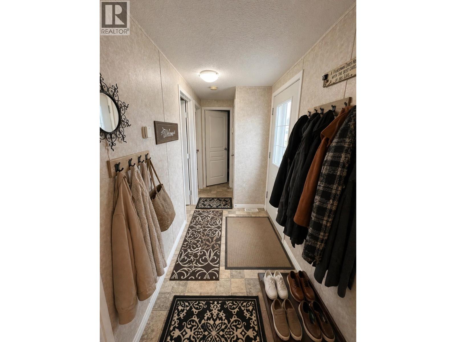 5514 PINE CRESCENT - 2