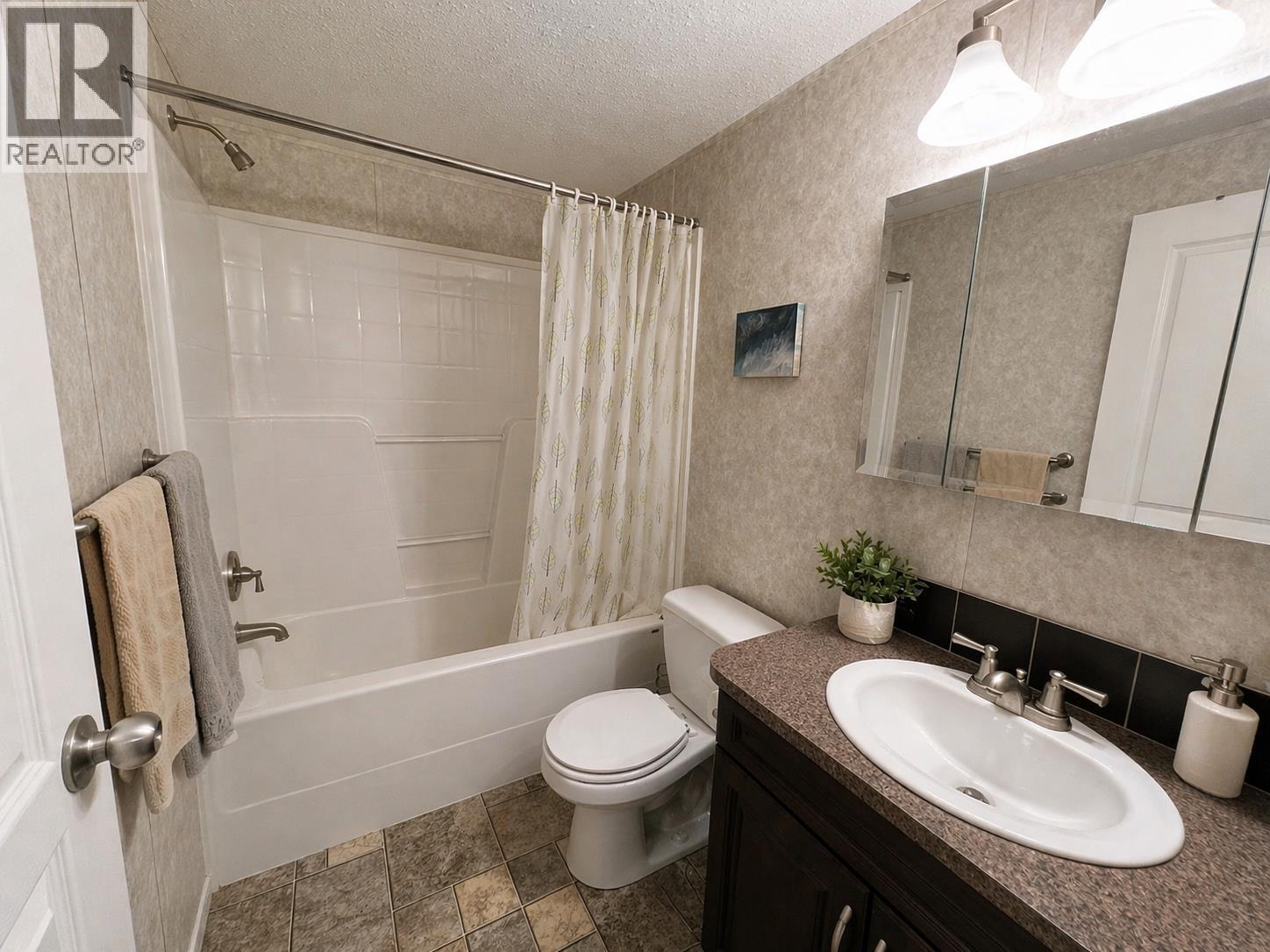 5514 PINE CRESCENT - 10