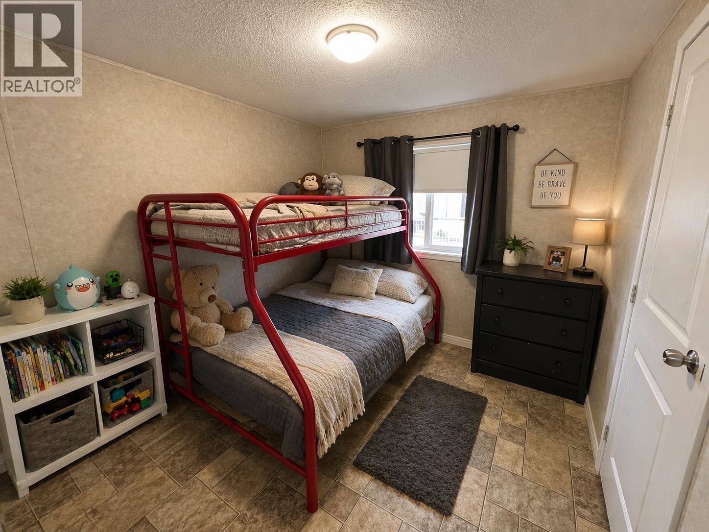 5514 PINE CRESCENT - 9