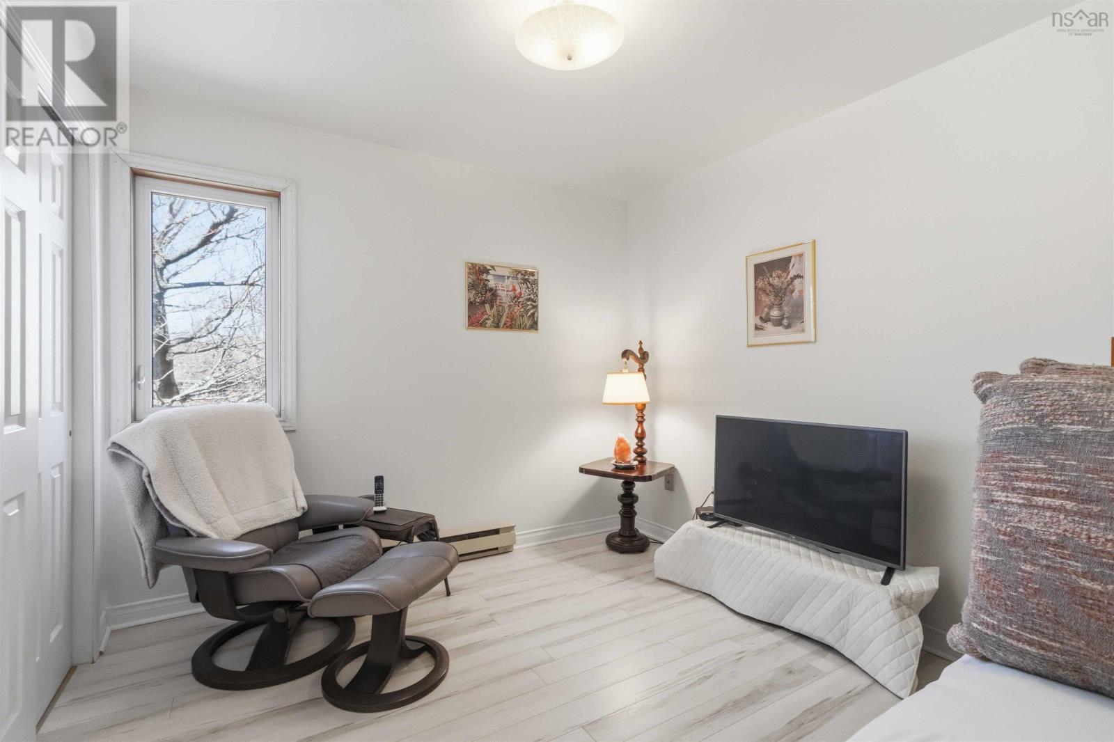 40 ATTENBOROUGH COURT - 19