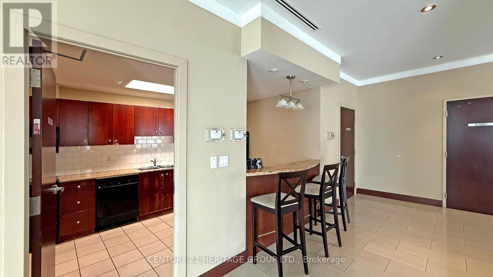#405 1359 RATHBURN ROAD E - 42
