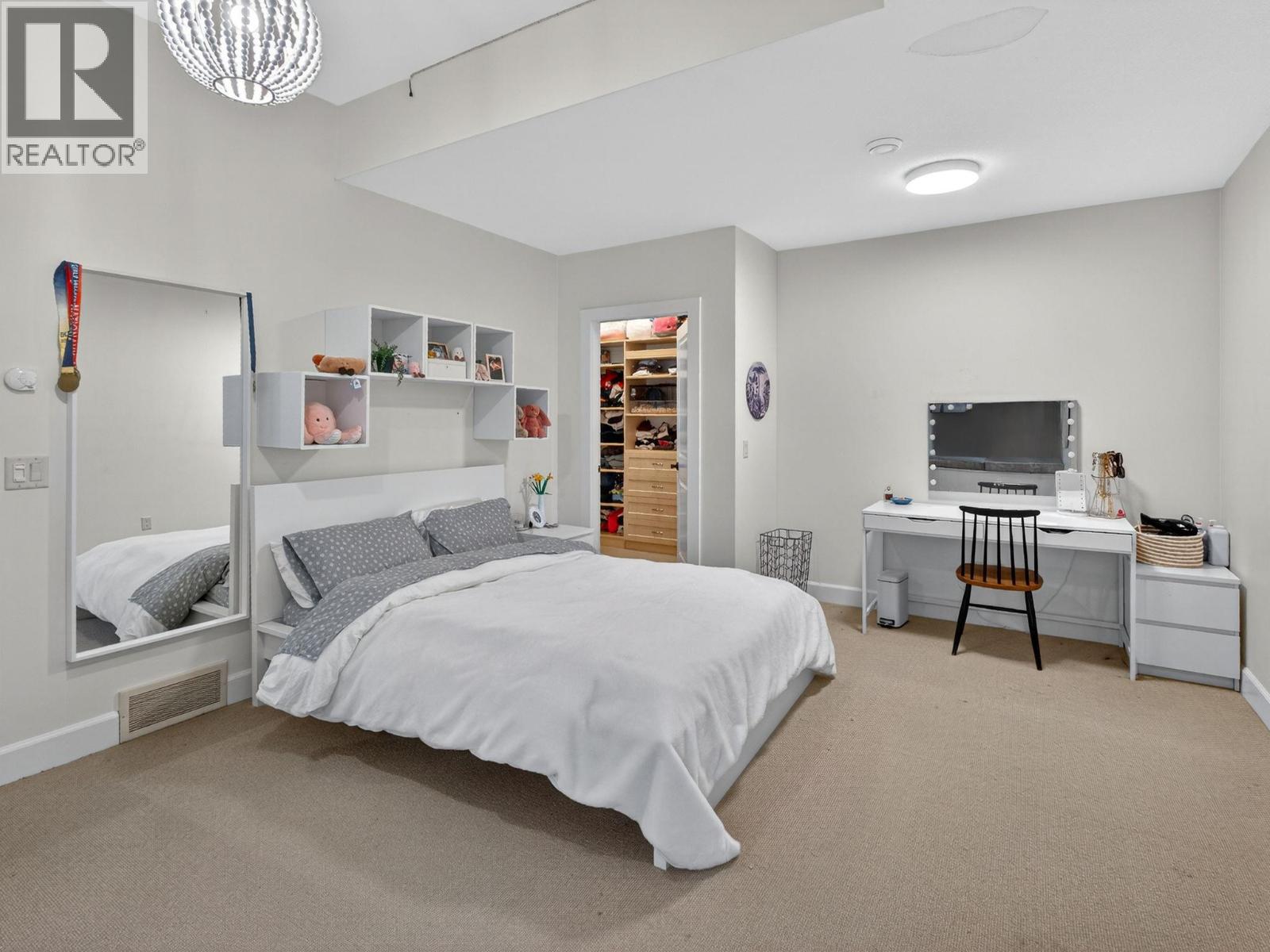  390 Okaview Road, Kelowna