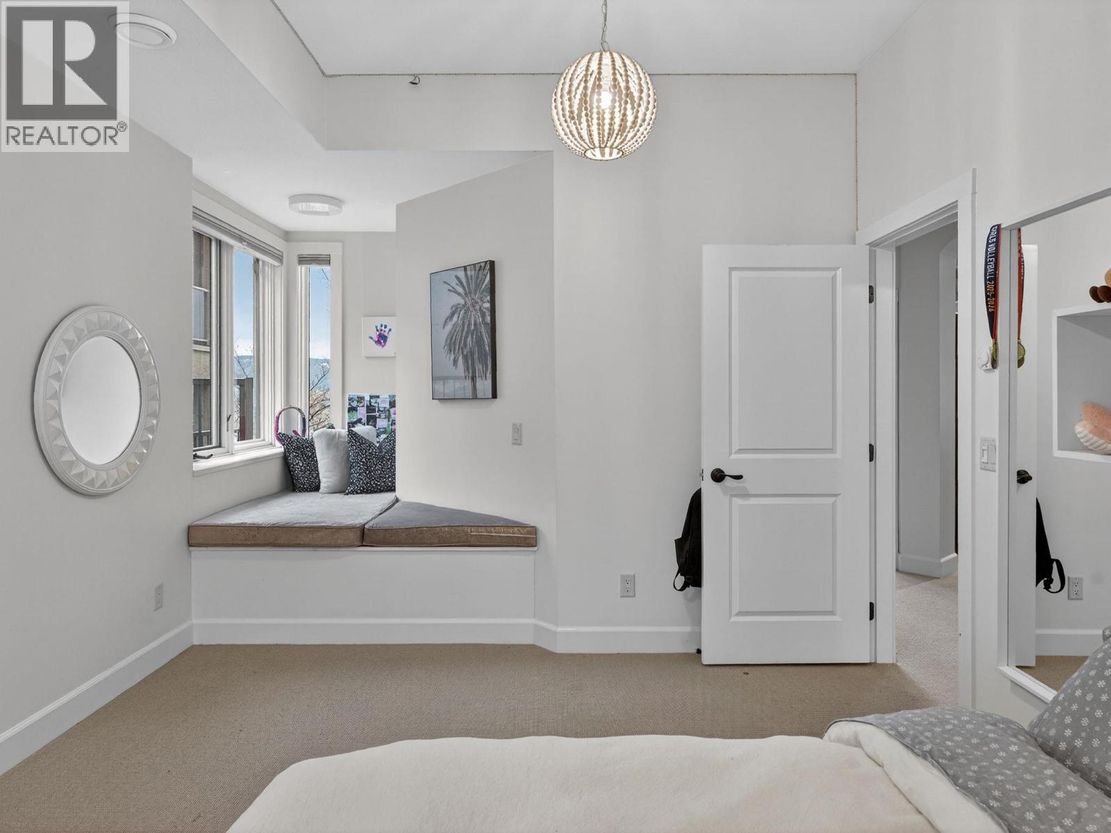  390 Okaview Road, Kelowna