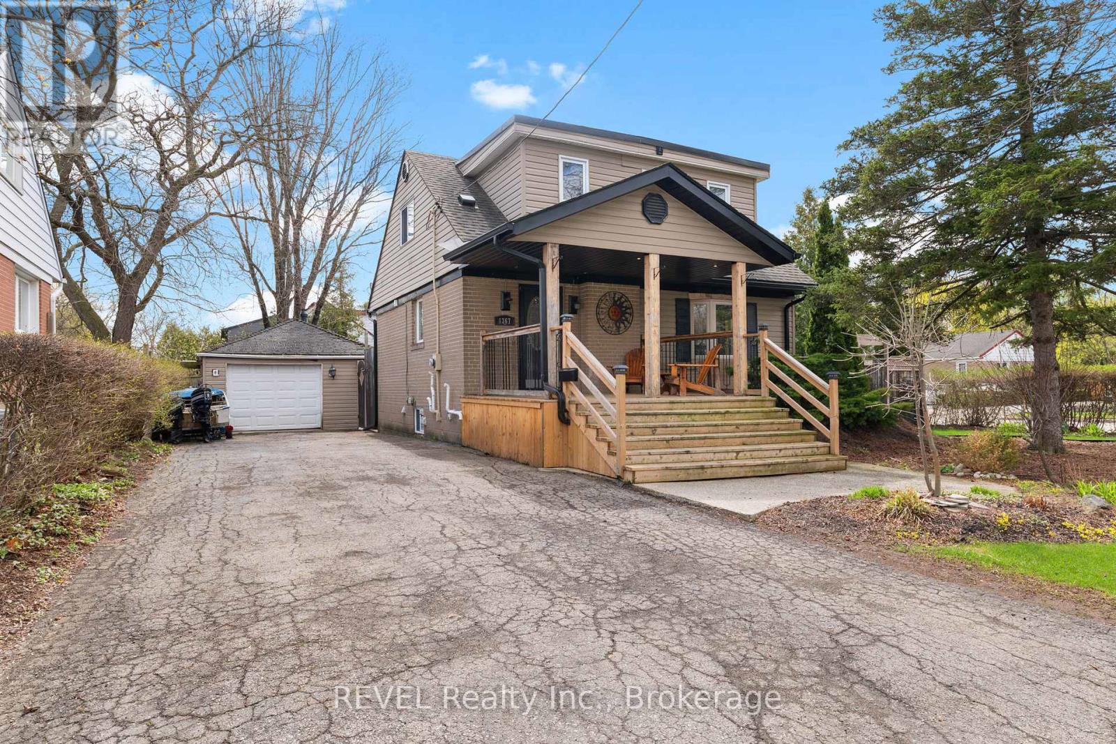 1367 ST MARYS CRESCENT - 1